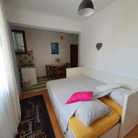 Aenona Sunny Apartment Vrsi Luaran gambar
