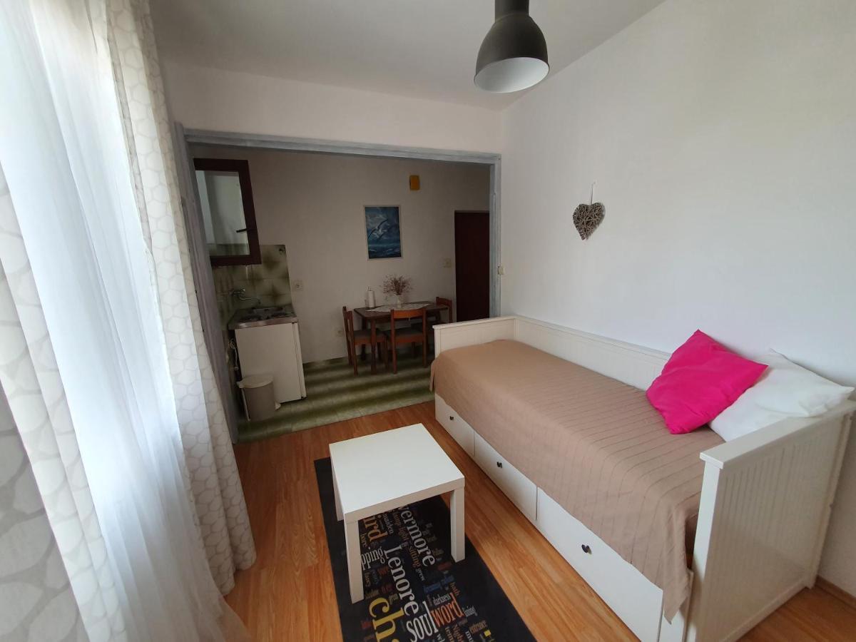 Aenona Sunny Apartment Vrsi Luaran gambar